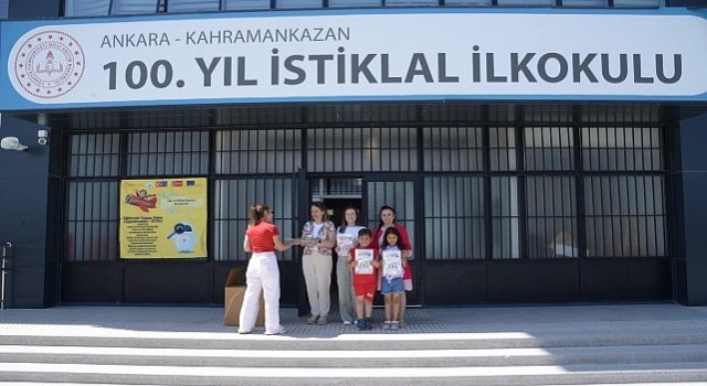 Başkandan Miniklere İlçeyi Tanıtan Karne Hediyesi