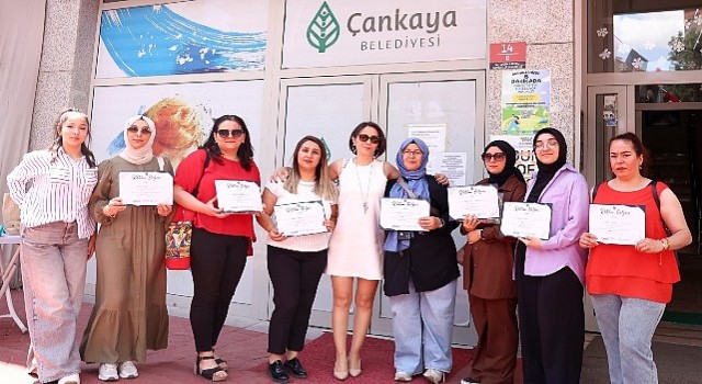 Cebeci Çankaya Evinde Mezuniyet Sevinci: 180 Kursiyer Katılım Belgesi Aldı