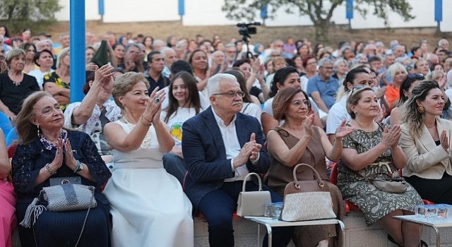 “Düşten Düşünceye Zamansız Kadınlar” Gösterimi Burhaniyede Gerçekleştirildi