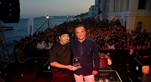 Emin Hitaydan lise mezuniyetinin 50. yılında öğrencilere konser armağanı