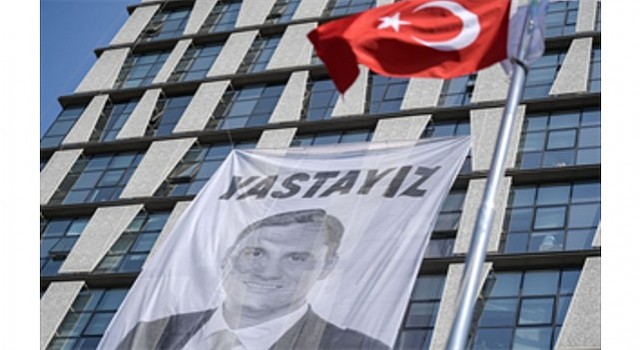 Ferdi Zeyrek gözyaşları ve alkışlarla uğurlandı