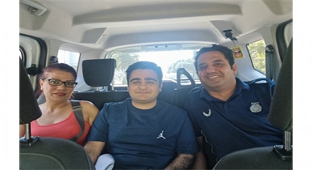 İzmir Büyükşehir Belediyesi zabıta ekipleri YKSye giren öğrenciler için yardıma koştu