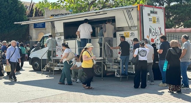 Konya Büyükşehir YKSye Giren Öğrencilerin Ailelerine İkramlarda Bulundu