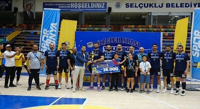 Konya Büyükşehirin İlçeler Arası Voleybol Turnuvasında Şampiyon Hüyük