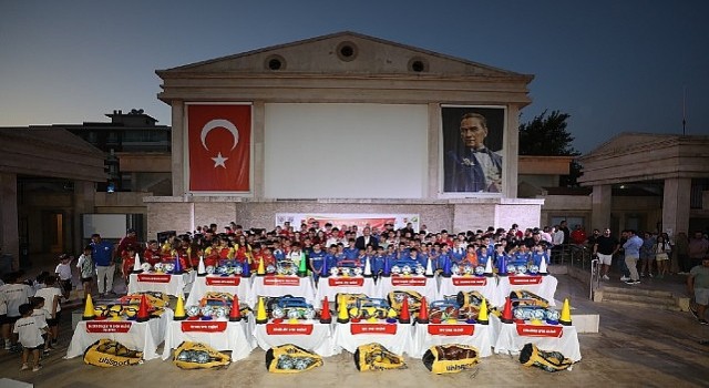 Menderes Belediyesin'den Spora Destek