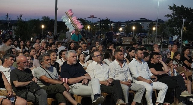 Açık hava film gösterimleri Paranoya ile başladı