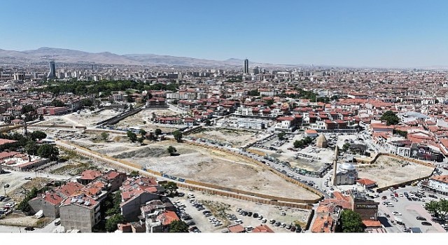 Başkan Altay: “Konyanın Bir Başkent Olarak Surlarını Açığa Çıkarmak ve Turizm Potansiyelini Artırmak İçin Çalışıyoruz”