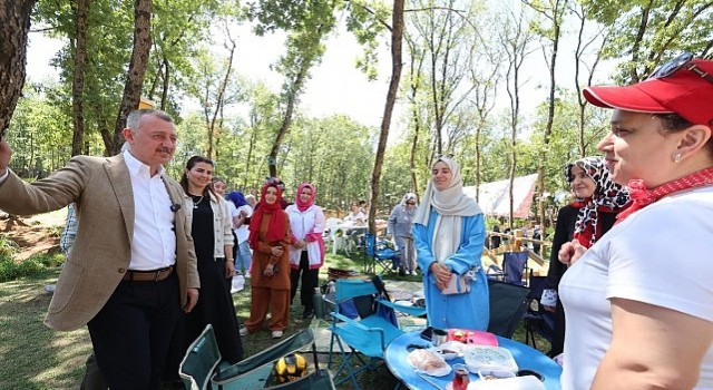 Başkan Büyükakın, Gebzede annelerin pikniğine katıldı