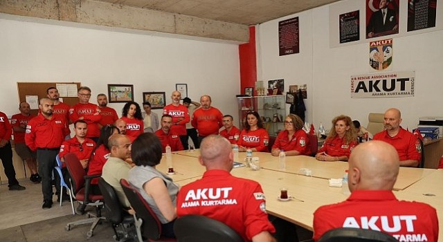 Başkan Kınaydan AKUT İzmir Ekibine Taziye Ziyareti