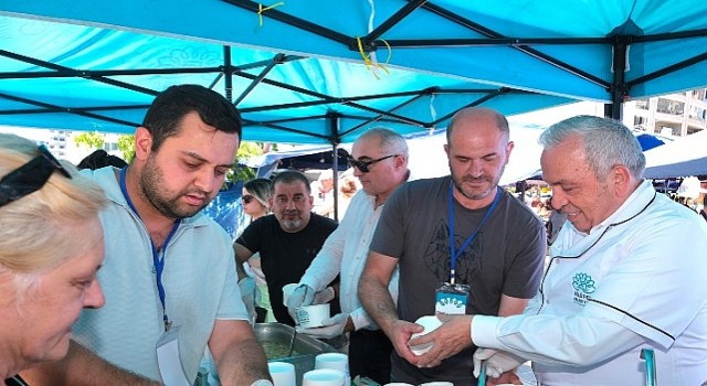 Başkan Şadi Özdemirden aşure ikramı