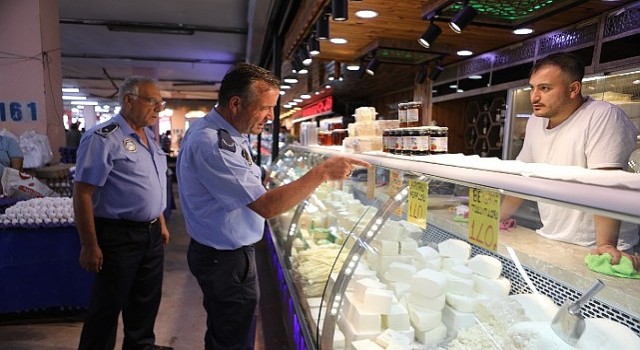 Bayraklıda pazar yerlerine sıkı denetim