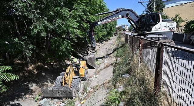 Fevzi Çakmak Mahallesinde Sulama Kanalları Temizlendi