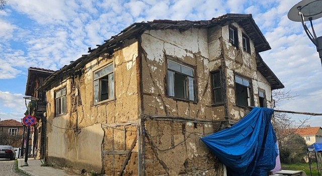 Gölcükte Korunması Gereken Kültür Varlığı Binanın Restorasyonu Devam Ediyor