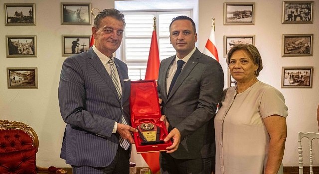 Hüsnü Bozkurt tan Başkan Eşkiye ziyaret: “Gençlerle umut büyüyor”