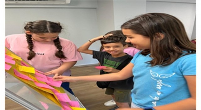 İzmir Çocuk Meclisinde apos;Akran Zorbalığı Eğitimi