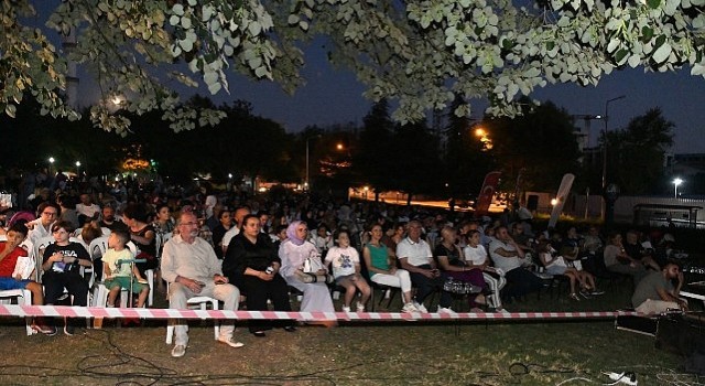 Osmangazide çocuklar açık hava sinemasında buluştu