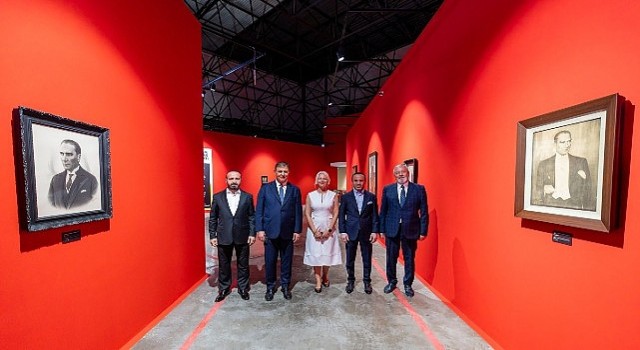 Atatürk ve Refik Anadol sergileri İzmirliler ile buluşuyor
