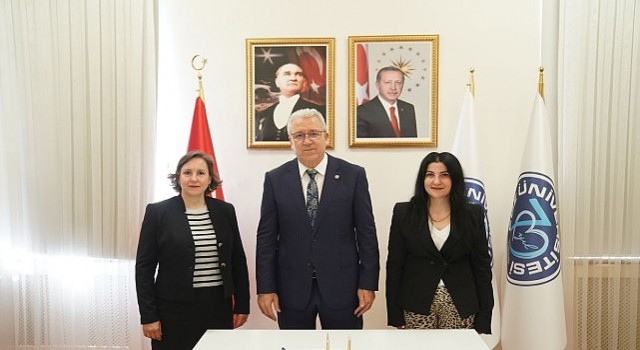 EÜnün “Jinekolojik ve Obstetrik Muayene Giysisi” buluşu “Faydalı Model” olarak tescillendi