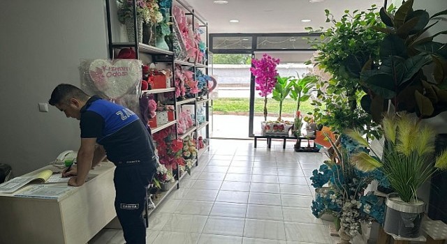 İnegölde Zabıta Çiçekçileri Mercek Altına Aldı