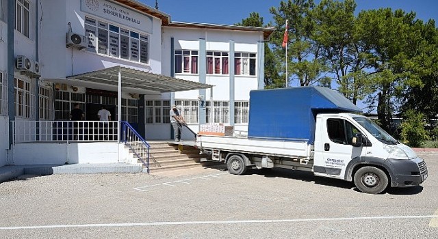 Kırtasiye malzemelerinin dağıtımı devam ediyor