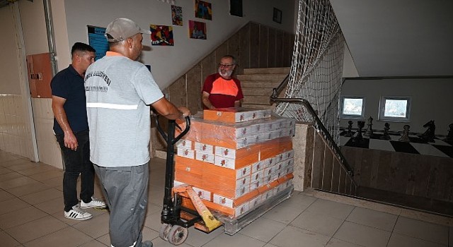 Kırtasiye malzemelerinin dağıtımı devam ediyor