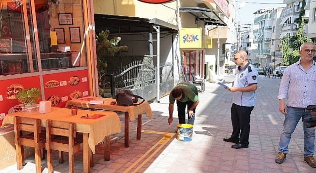 Konakta kaldırım işgaline sarı çizgi