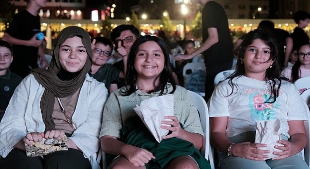 Milli İrade Meydanı, sinemaseverlerin adresi oldu