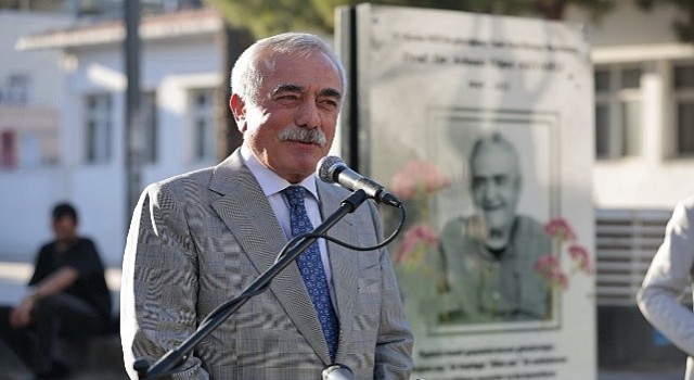 ​Prof. Dr. Akyarlıya özlem dolu anma