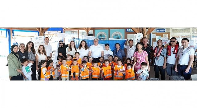 Setur Marinalarının su üstü temizlik robotu Smartium Clean, “Mavi Yarınlar” projesi için denize indi