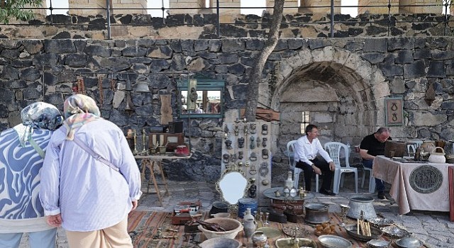 Tarihi Kale, İlk Kez Bir Antika Pazarına Ev Sahipliği Yaptı