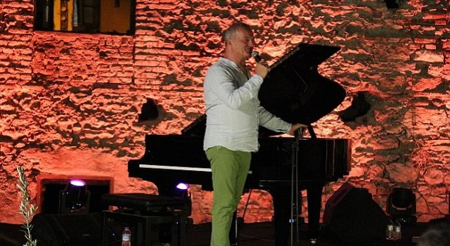 Tirilyenin tarihi atmosferinde caz rüzgarı esti