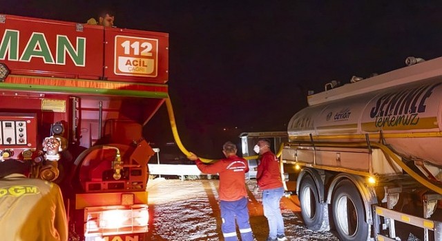 Yenişehir Belediyesi Silifkede yangın söndürme çalışmalarına destek verdi