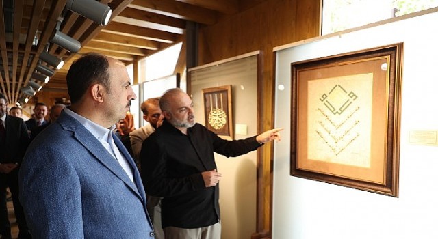 Başkan Altay Meydan Evlerinde Sergileri ve Esnafları Ziyaret Etti