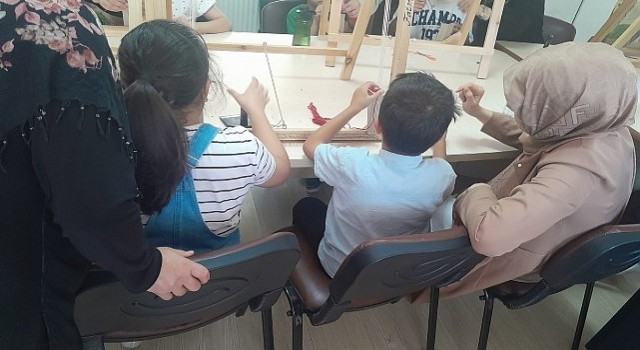 Çocukları Halı Dokuma Atölyesi;nde Ağırladık
