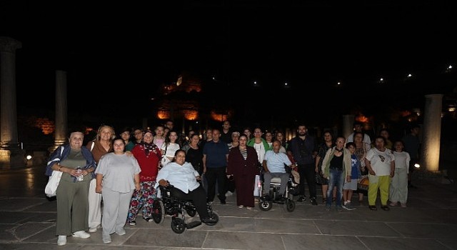 Efes Selçuk Belediyesinden Engelsiz Bireylere Efeste Gece Yolculuğu