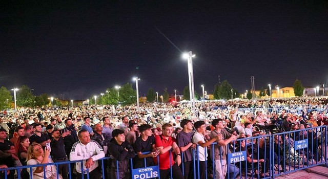 Ferdi Tayfur Şarkıları Bu Kez Açık Havada Binlerce Sanatseverle Buluştu