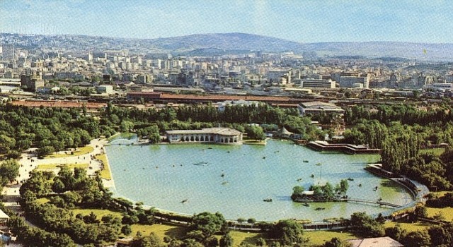 Salt, bu yıl 6 Ekimde kutlanacak Dünya Mimarlık Günü kapsamında bir konuşma ile kent yürüyüşü düzenliyor