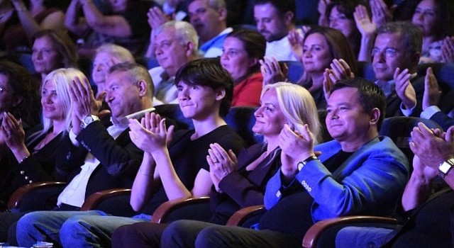 Sanat Güneşi Zeki Müren Osmangazide en sevilen şarkılarıyla anıldı