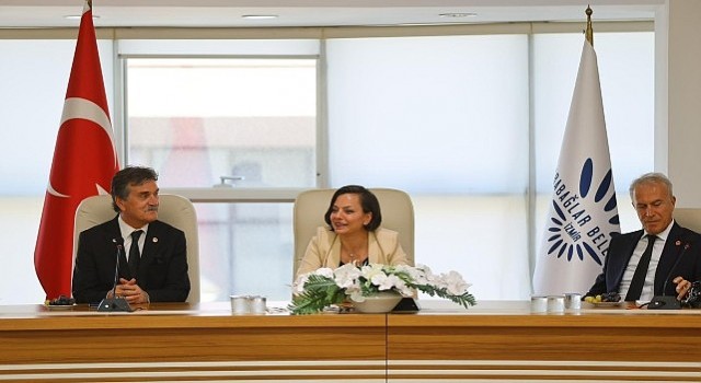 TEMADdan Başkan Helil Kınaya Onursal Üyelik Beratı