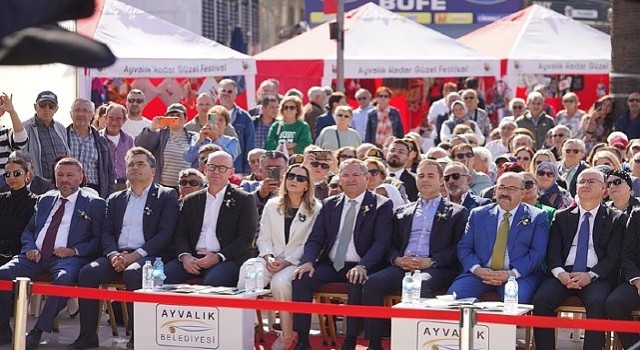 20ncisi düzenlenen Uluslararası Zeytin Hasat ve Turizm Festivali, kortej yürüyüşüyle başladı.