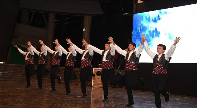 Atatürkün Bursaya gelişinin 103üncü yıl dönümü Osmangazide muhteşem gösteriyle kutlandı