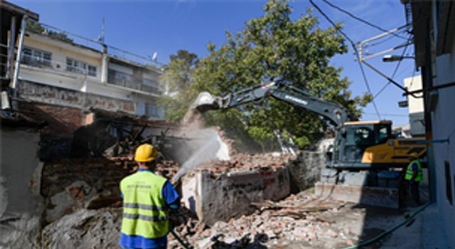 Ballıkuyu dönüşüm bölgesindeki metruk yapılar yıkılıyor