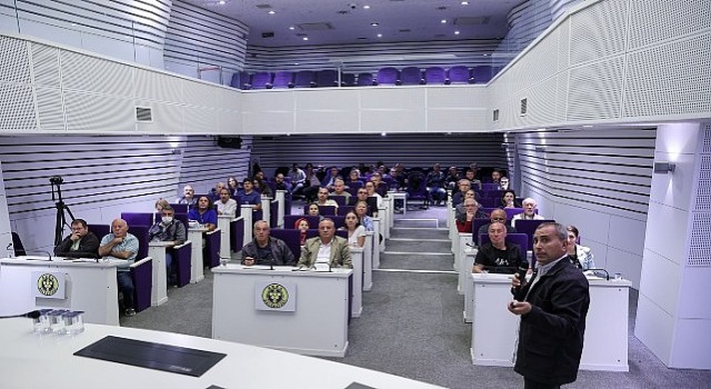 Buca Belediyesinden zeytin budama eğitimi