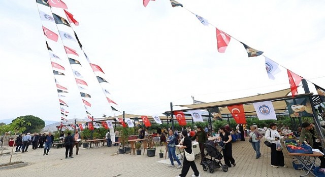 Efes Tarlası Yaşam Köyünde Üretici Pazarı açıldı