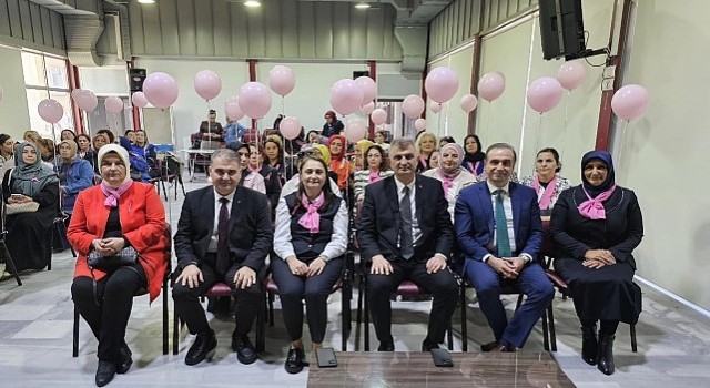 Gölcükte Meme Kanseri Farkındalık Paneli Yoğun İlgi Gördü