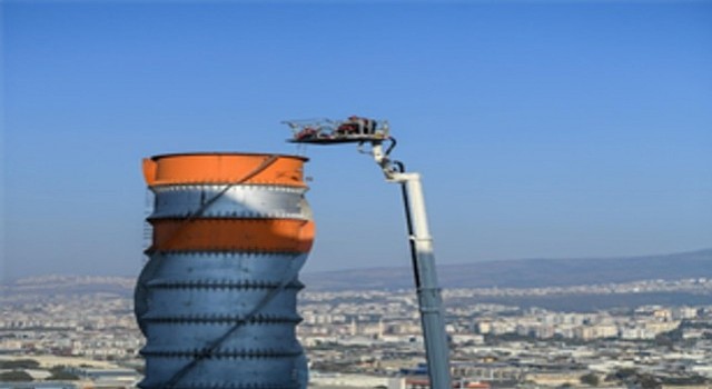 İzmir İtfaiyesinden baş döndüren kurtarma operasyonu