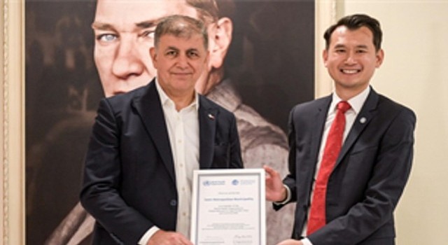 İzmirin Yaşlı Dostu Şehir unvanı tescillendi