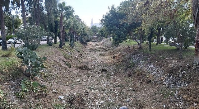 Kemer deki derelerde temizlik çalışmaları