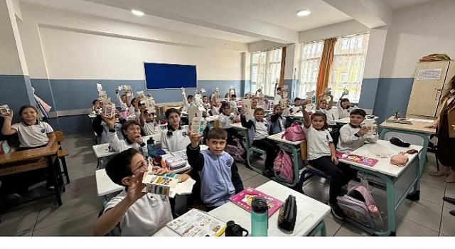 Kitap Fuarının Habercisi Kumbaralar Öğrencilere Dağıtıldı