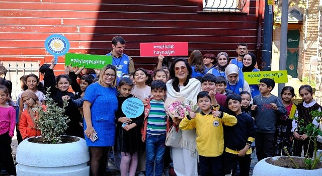 Türkan Şoray TEGVin 30. yılına anlam kattı: “Eğitim bir toplumun geleceğini aydınlatan en güçlü ışıktır”